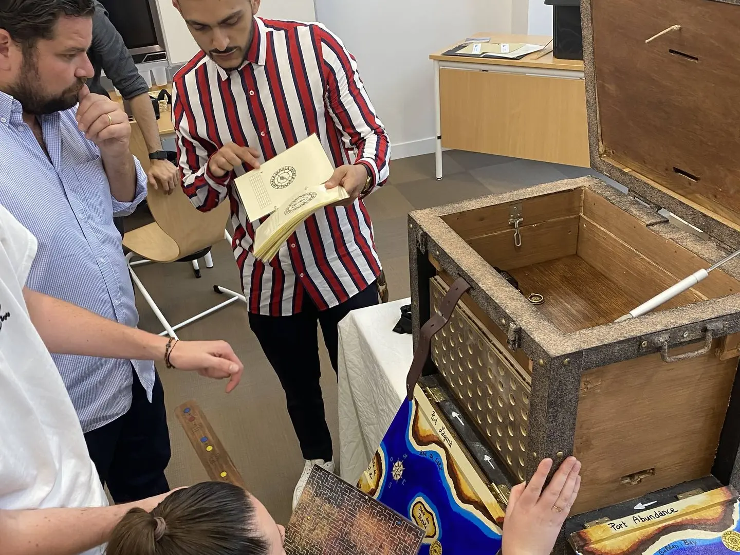 Malle escape game en entreprise